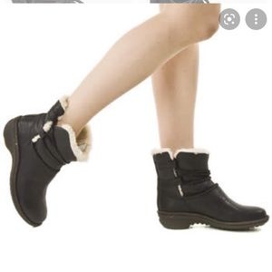 UGG | Shoes | Ugg Caspia Lace Boots 